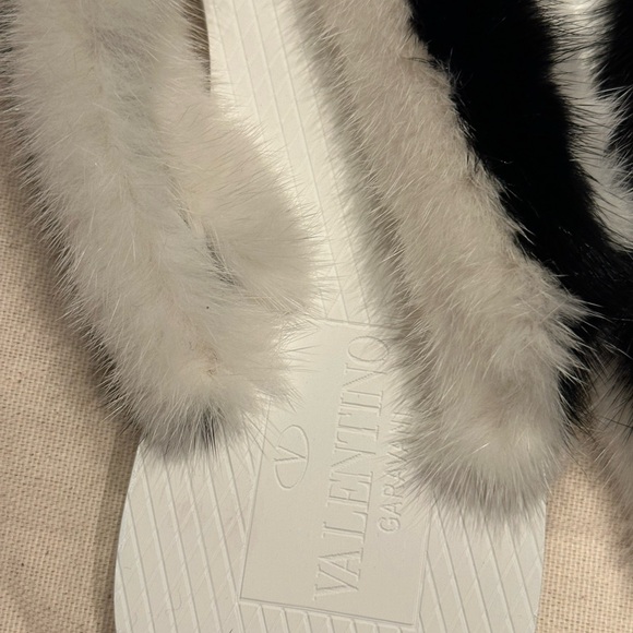 Valentino Garavani Mink Flip Flops - Picture 4 of 5